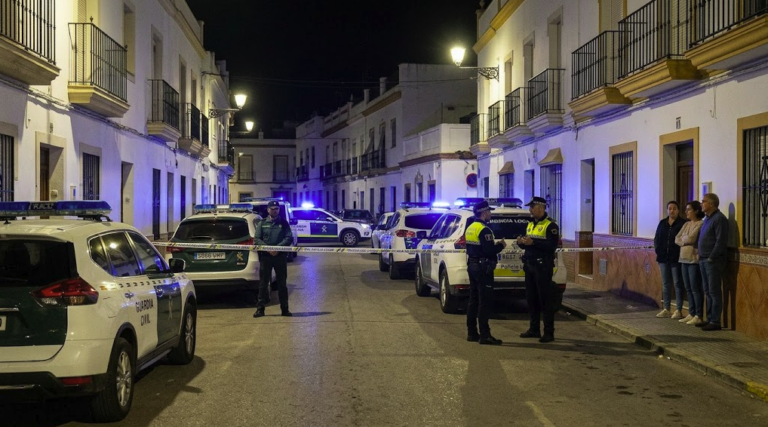 Isla Cristina shooting scene with Guardia Civil and police vehicles in Huelva