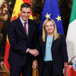 Pedro Sánchez and Giorgia Meloni with the Spanish, Italian and European Union flags, illustrating talks on border controls.